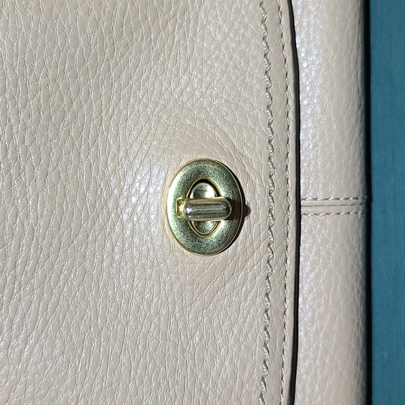 Tan wallet - Picture 7 of 7